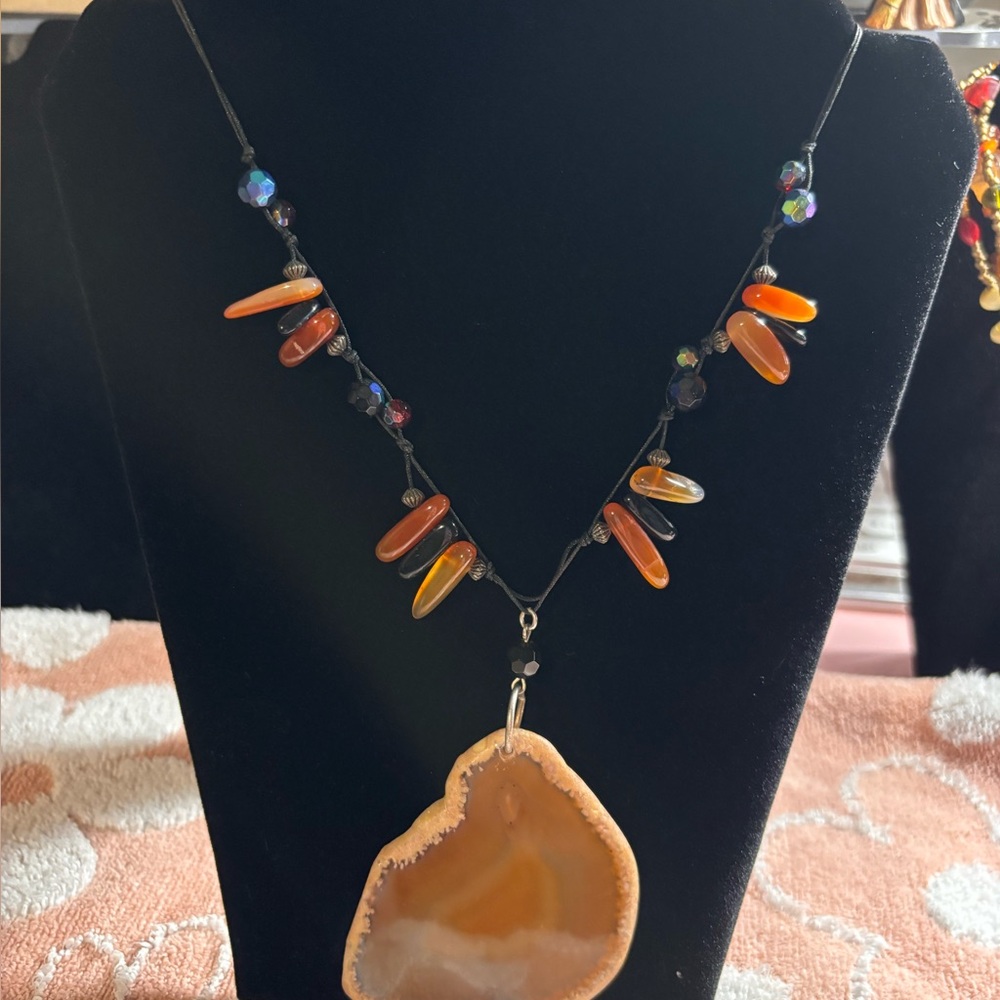 Elegant Agate Pendant Necklace - Black and Brown